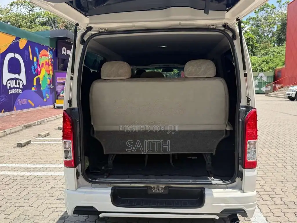 Toyota KDH 2014 Van (Used)