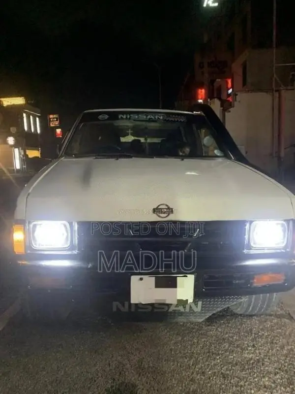 Nissan D21 1980 Crew Cab (Used)