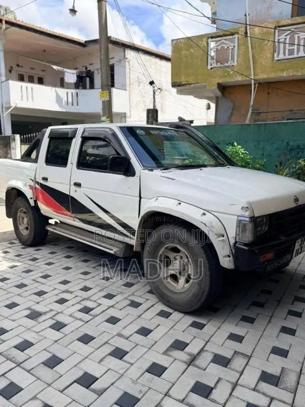 Nissan D21 1980 Crew Cab (Used)