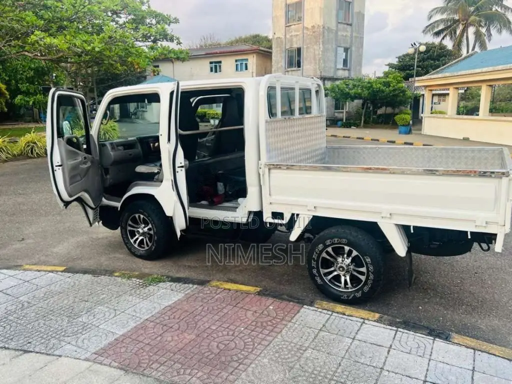 Toyota CrewCab 2006 Crew Cab (Used)