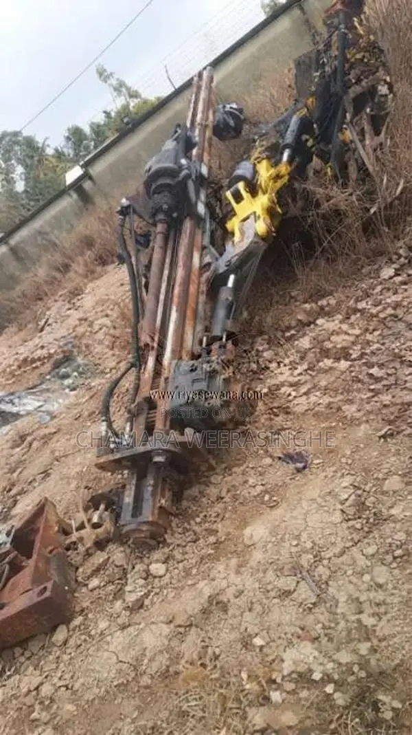 Other PILINING RIG 2011 Heavy-Duty (Used)