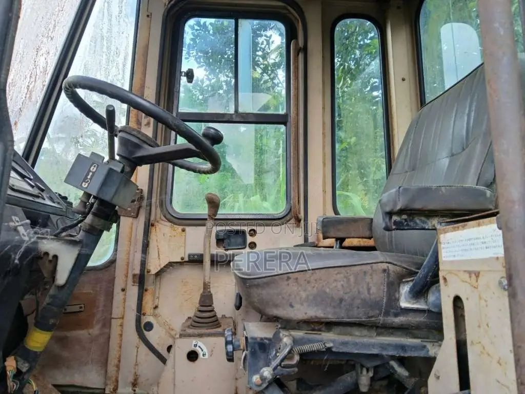 Hitachi LX80 Loader 2004 Heavy-Duty (Used)