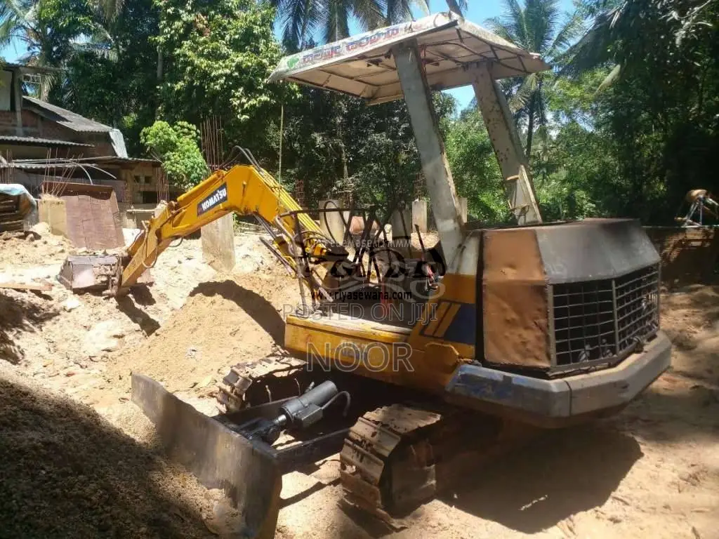 Komatsu Excavator 2003 Heavy-Duty (Used)