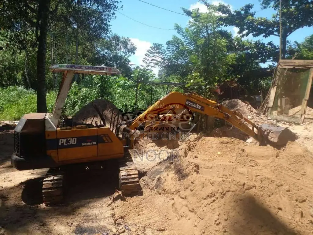 Komatsu Excavator 2003 Heavy-Duty (Used)