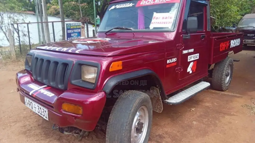 Mahindra Maxi Trak 2011 Pickup (Used)
