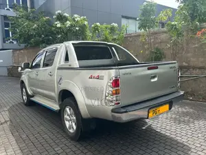 Toyota Hilux Vigo 2010 Pickup (Used)