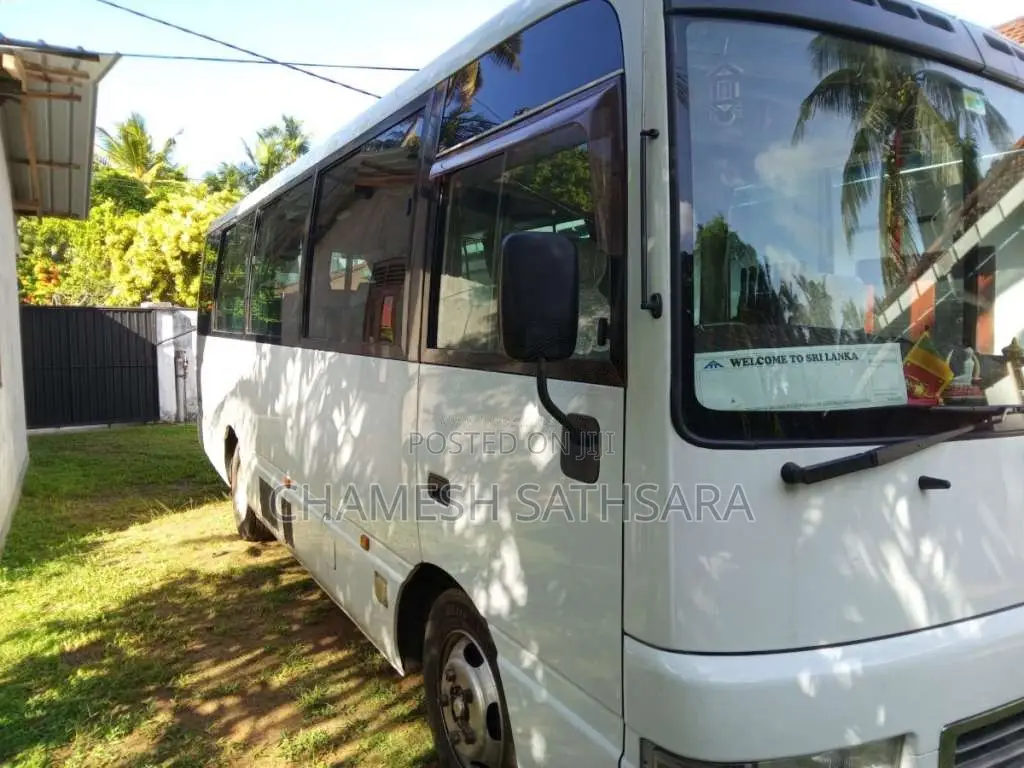 Isuzu Journey 2011 Bus (Used)