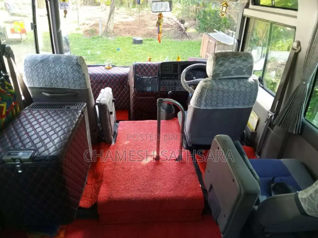 Isuzu Journey 2011 Bus (Used)