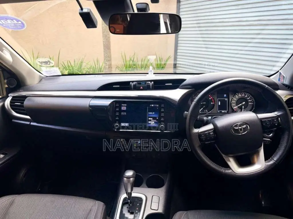 Toyota Hilux 2024 Pickup (Used)