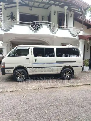 Toyota Dolphin 172 1999 Van (Used)