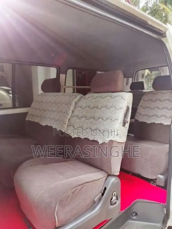 Toyota Dolphin 172 1999 Van (Used)