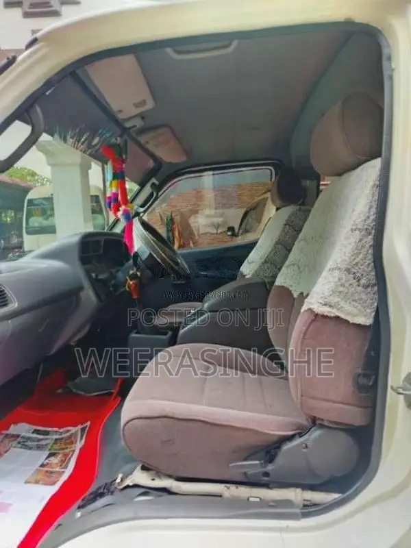 Toyota Dolphin 172 1999 Van (Used)