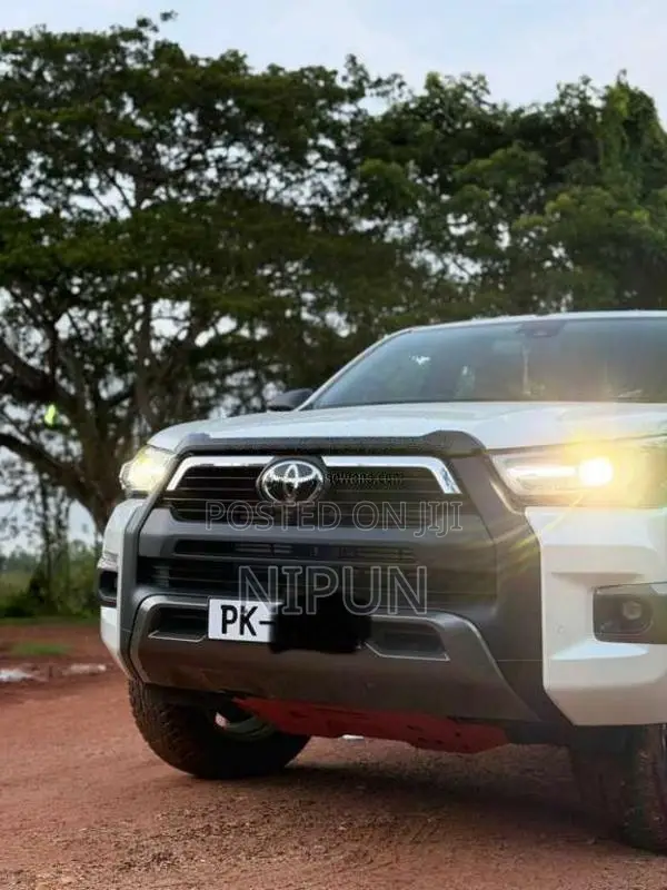 Toyota Hilux 2025 Pickup (Used)