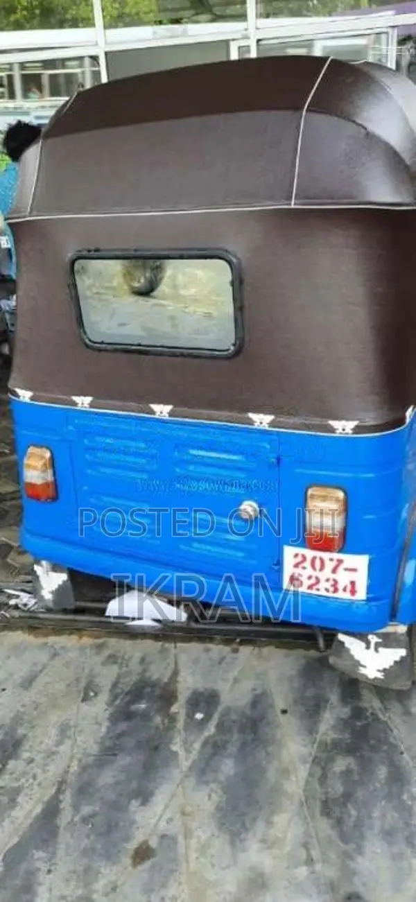 Bajaj 2 Stroke 2000 Three Wheel (Used)