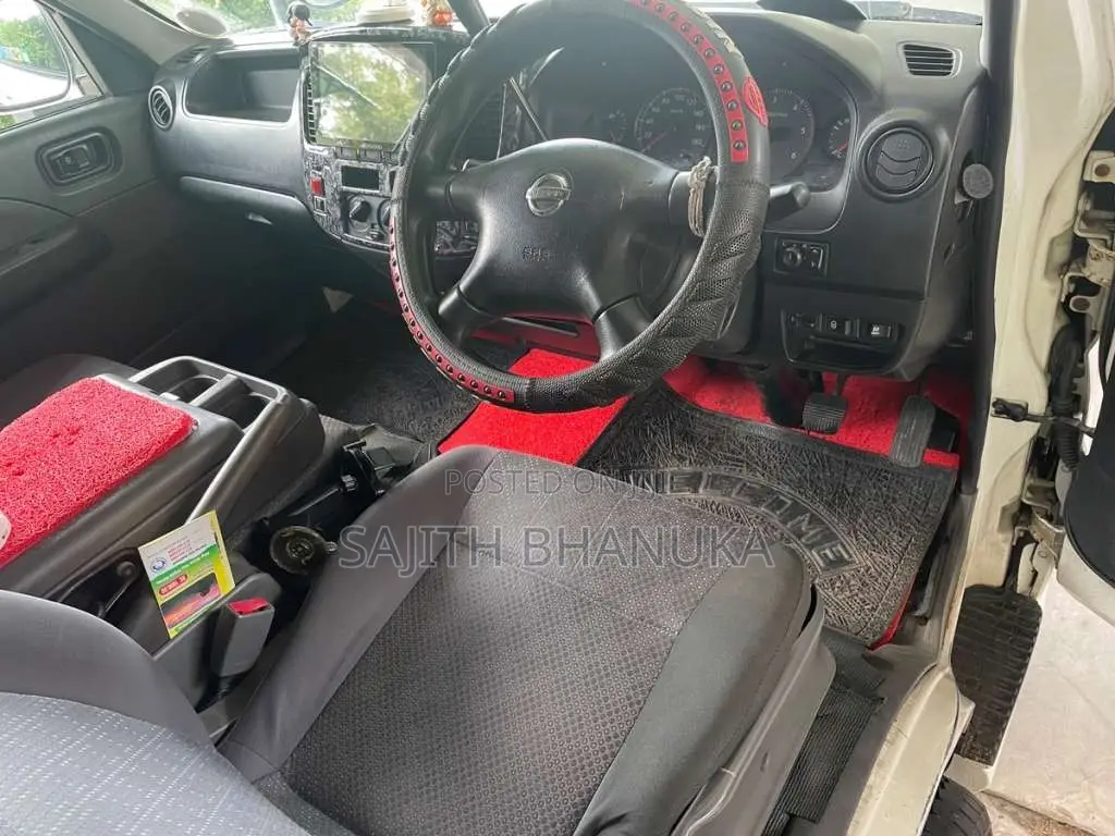 Nissan E25 2015 Van (Used)