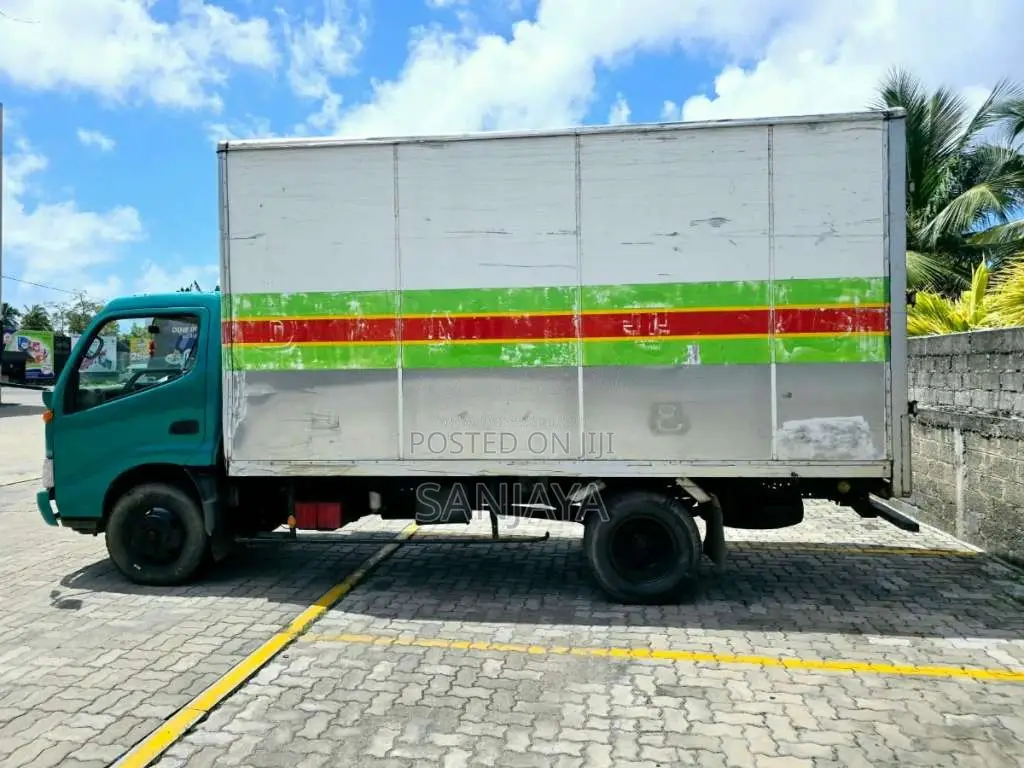 Toyota Dyna 1999 Lorry (Used)