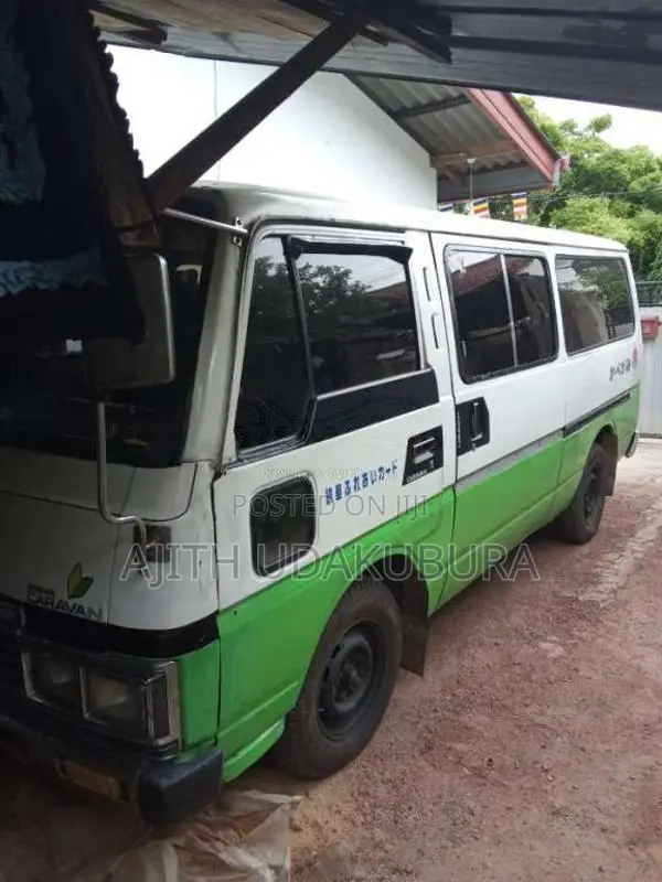 Nissan Caravan 1985 Van (Used)