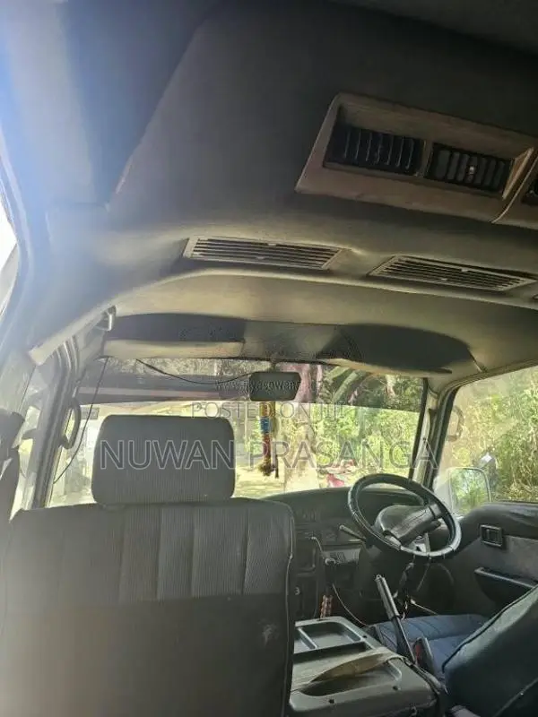 Nissan Caravan 2003 Van (Used)