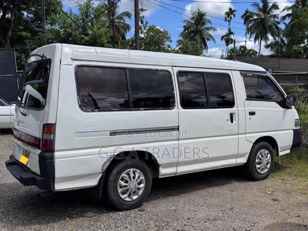 Mitsubishi Po15 2006 Van (Used)