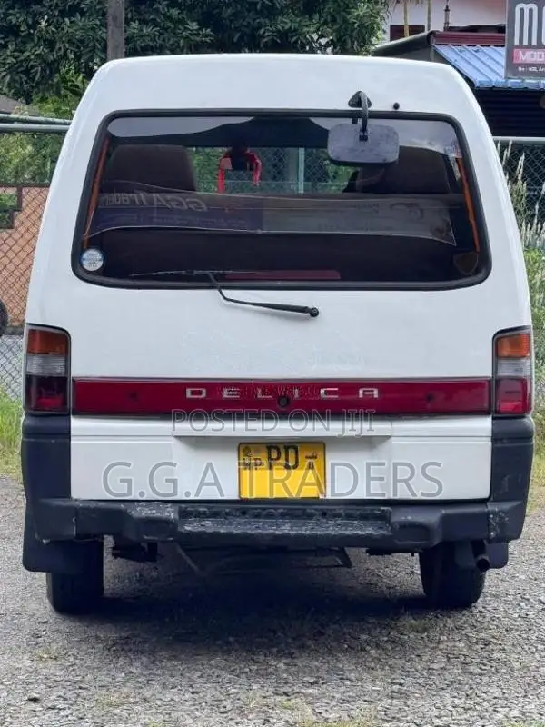 Mitsubishi Po15 2006 Van (Used)
