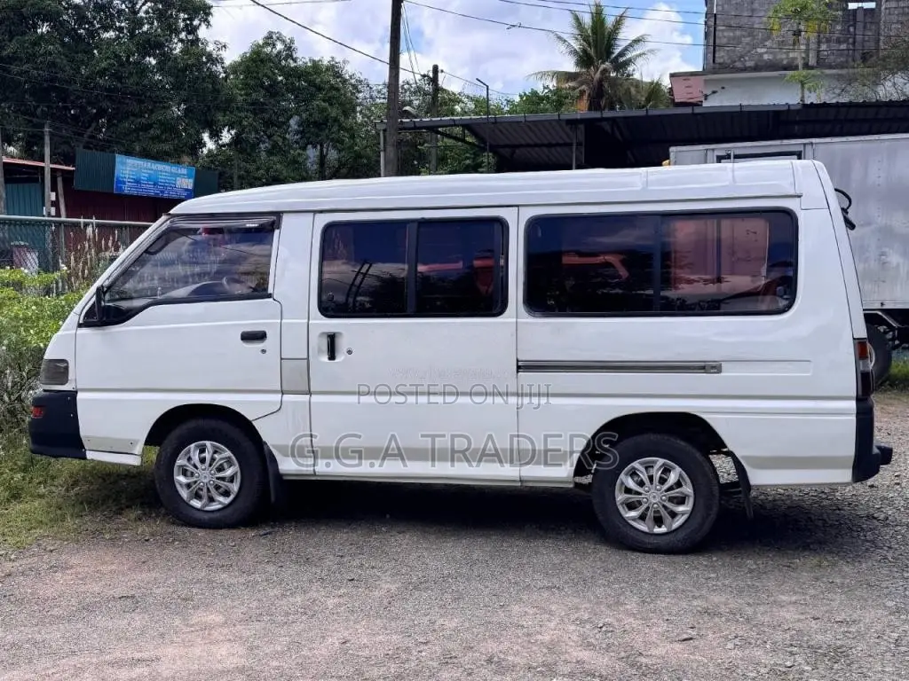Mitsubishi Po15 2006 Van (Used)