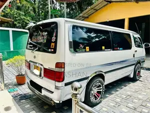 Toyota Dolphin 172 Super GL 2002 Van (Used)