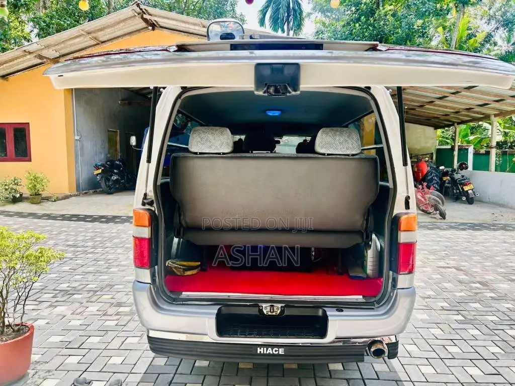Toyota Dolphin 172 Super GL 2002 Van (Used)