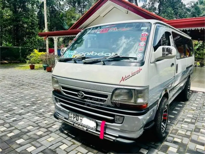 Toyota Dolphin 172 Super GL 2002 Van (Used)