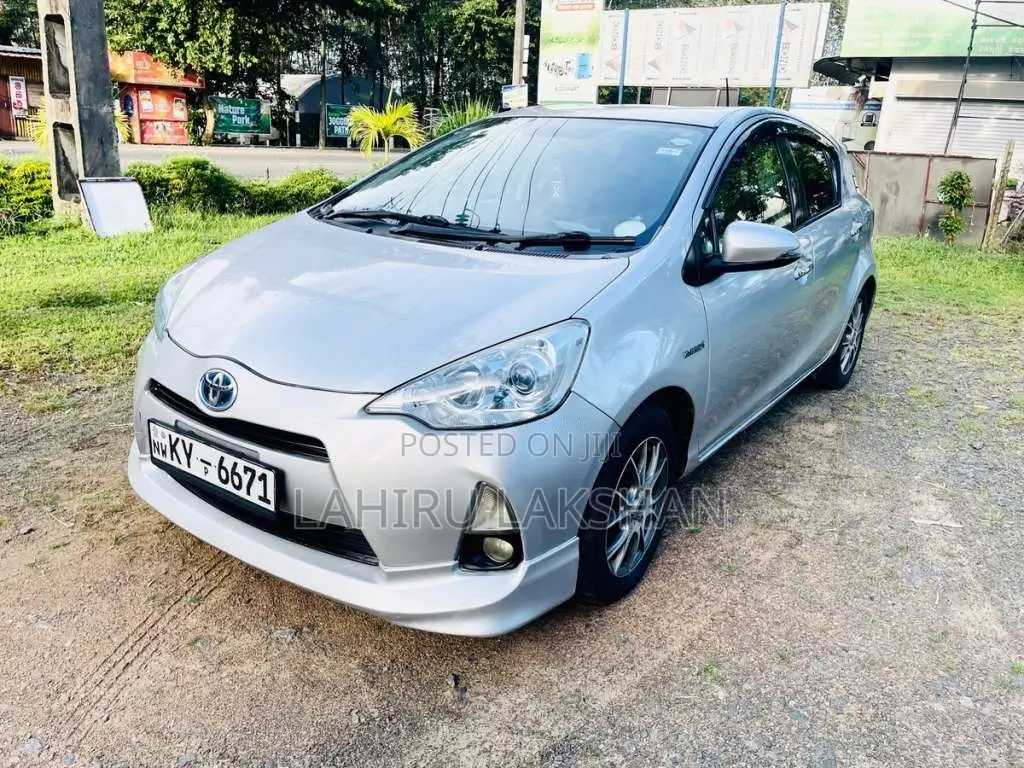Toyota Aqua 2013 Car (Used)