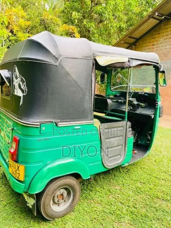 Bajaj 4 Stroke 2015 Three Wheel (Used)