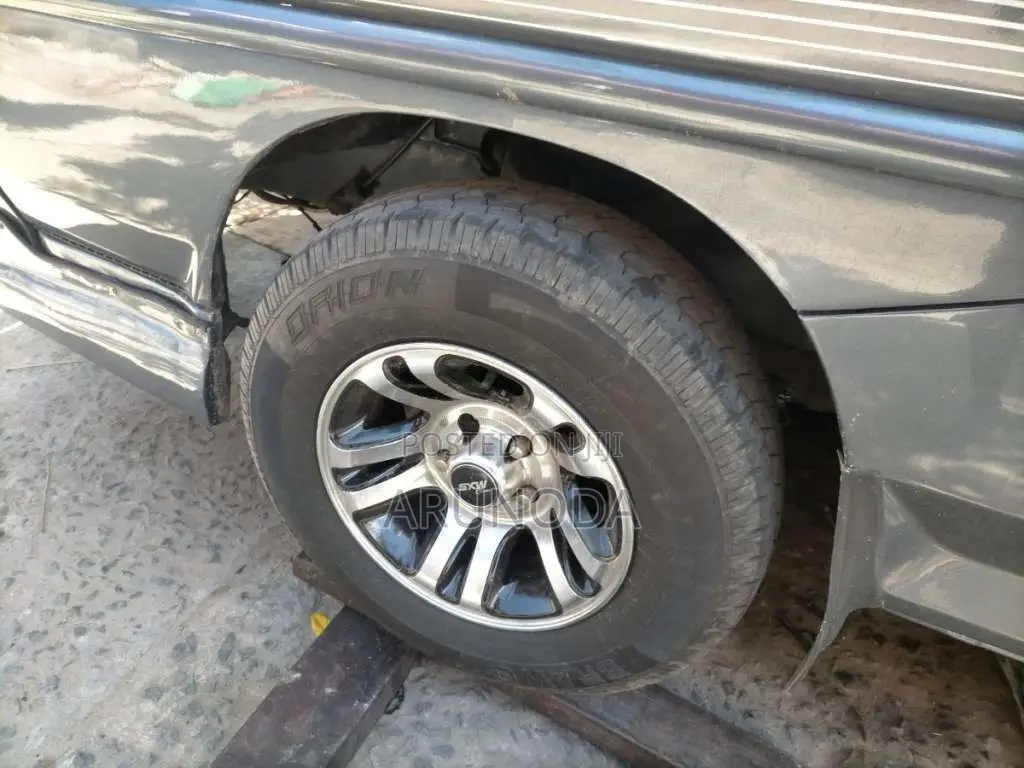 Hyundai H100 2000 Van (Used)