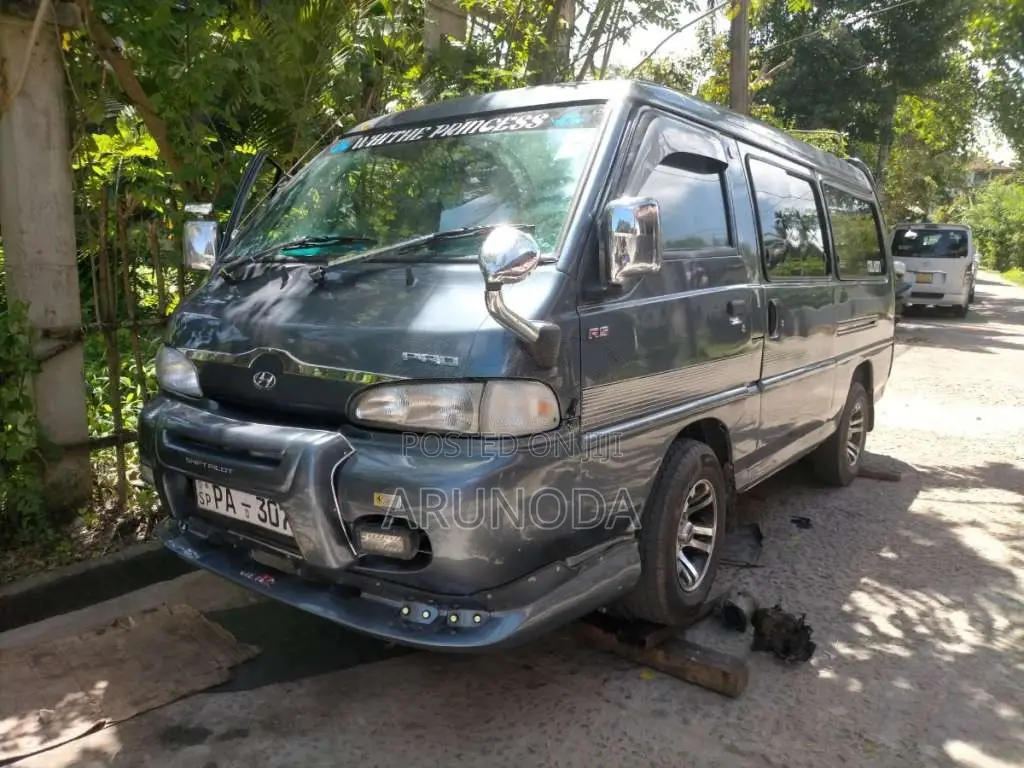Hyundai H100 2000 Van (Used)