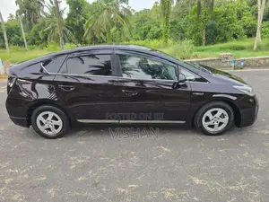 Toyota Prius S Grade 2015 Car (Used)