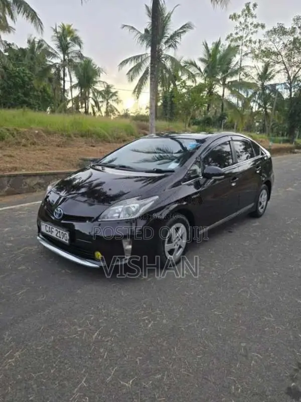 Toyota Prius S Grade 2015 Car (Used)