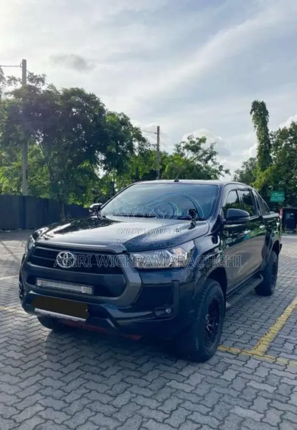 Toyota Hilux 2025 Pickup (Used)