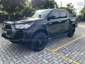 Toyota Hilux 2025 Pickup (Used)
