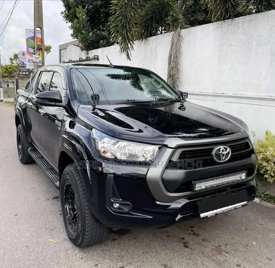 Toyota Hilux 2025 Pickup (Used)