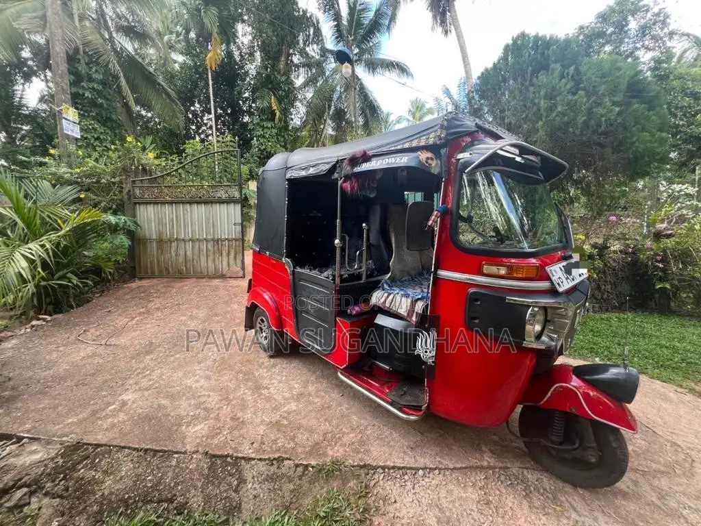 Bajaj Bajaj 2015 Three Wheel (Used)