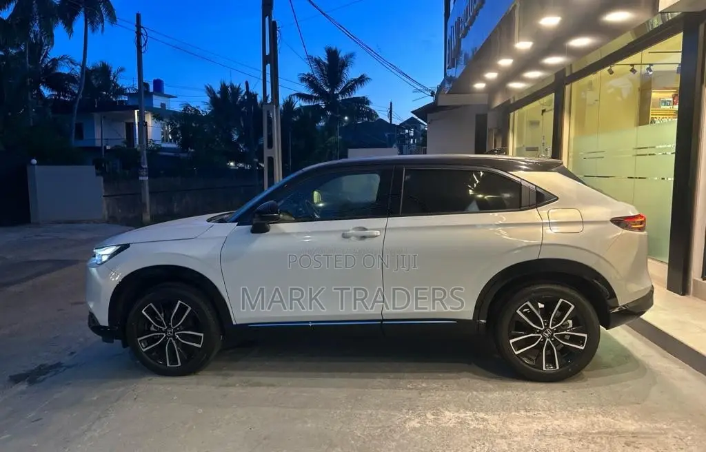 Honda Vezel Z Play Moonroof 2025 SUV Brand New