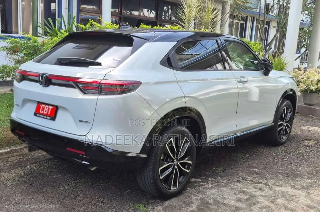 Honda Vezel Z Play 2025 SUV (Used)