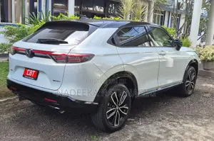 Honda Vezel Z Play 2025 SUV (Used)