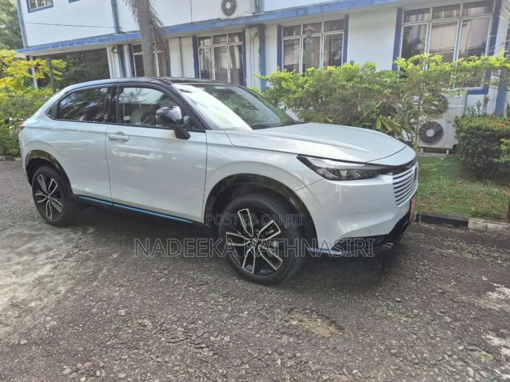 Honda Vezel Z Play 2025 SUV (Used)