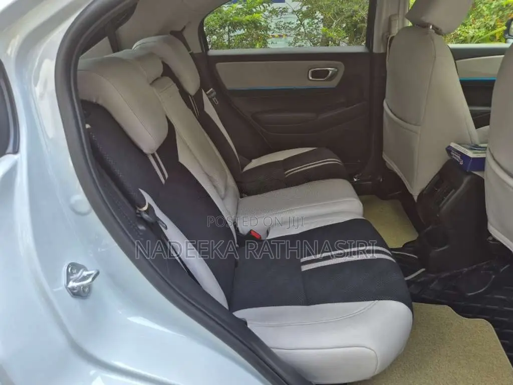 Honda Vezel Z Play 2025 SUV (Used)