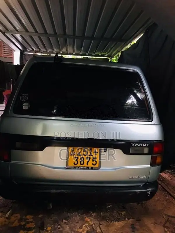Toyota CR27 1994 Van (Used)