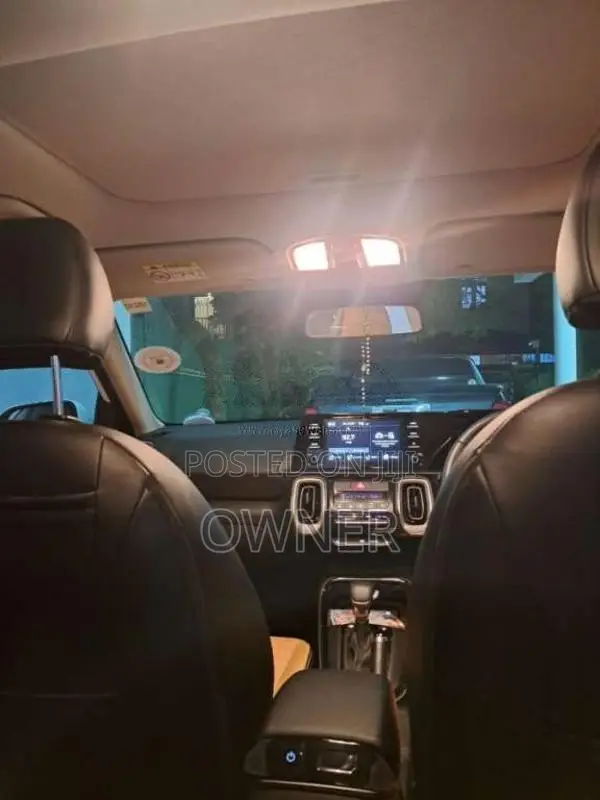 Kia Sonet 2025 SUV (Used)