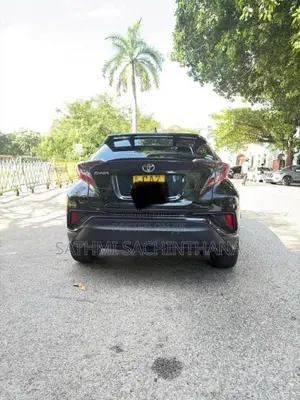Toyota CHR 2017 SUV (Used)