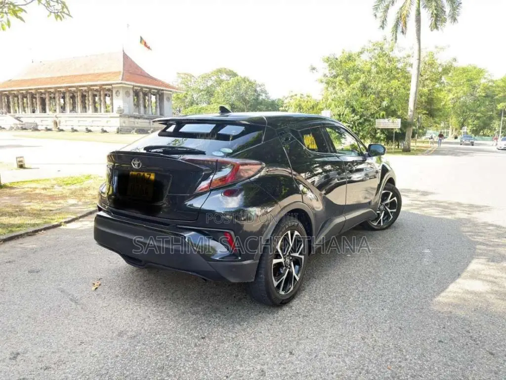 Toyota CHR 2017 SUV (Used)