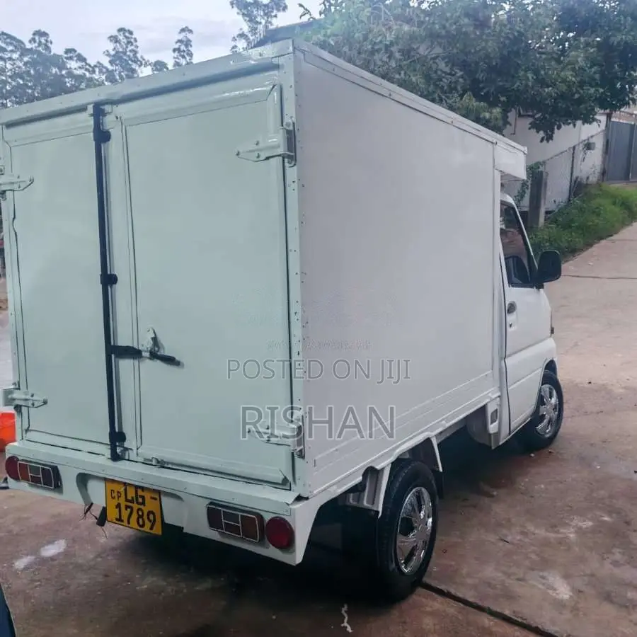 Mitsubishi MiniCab 2002 Lorry (Used)