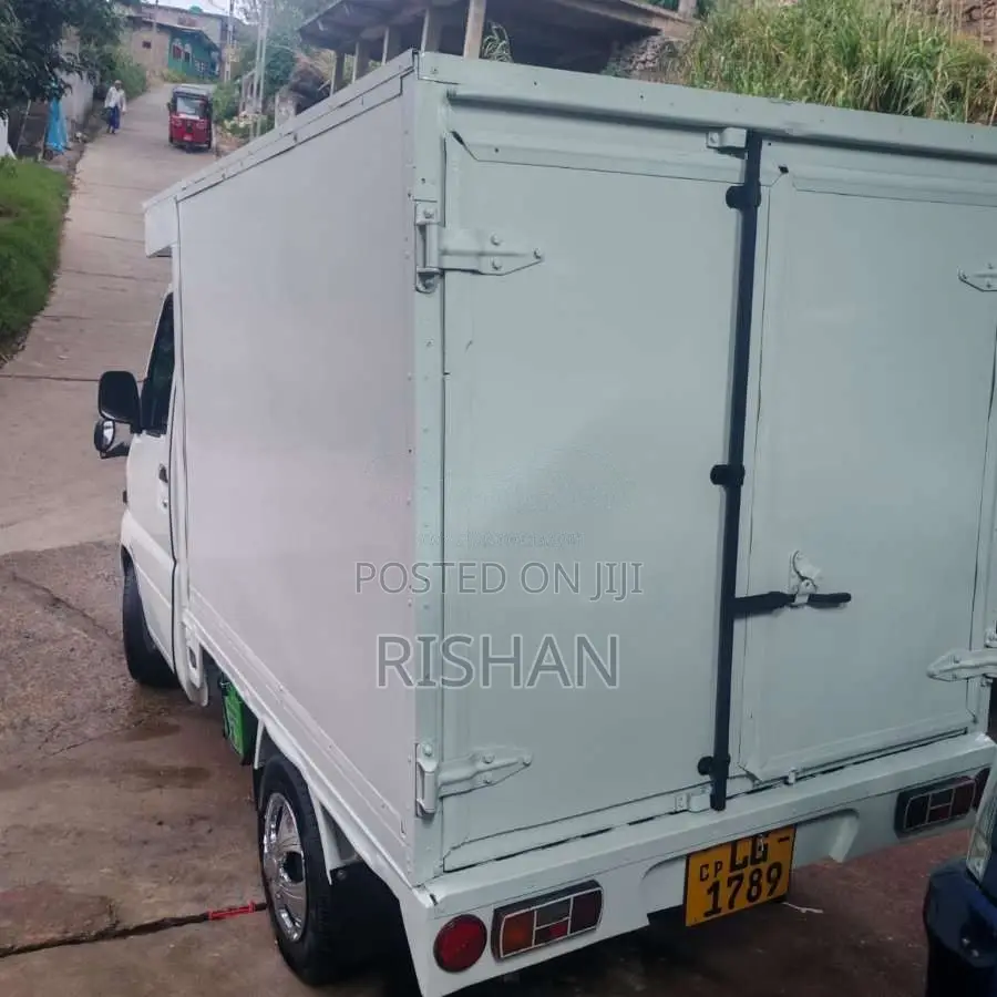 Mitsubishi MiniCab 2002 Lorry (Used)