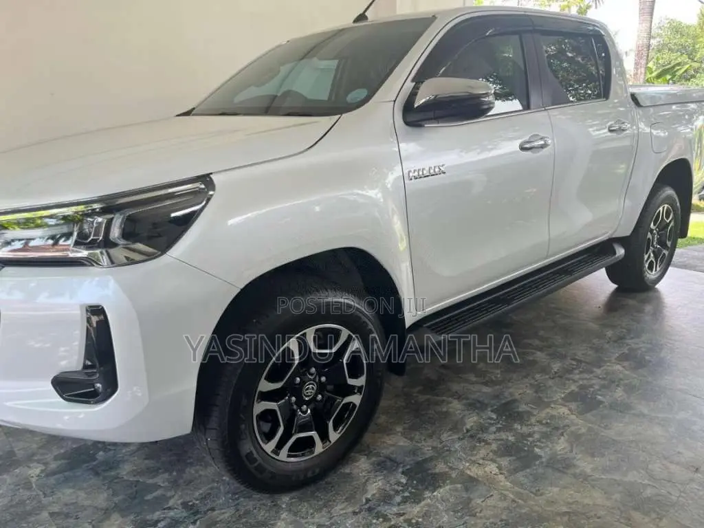 Toyota Hilux V Grade 2025 Pickup (Used)